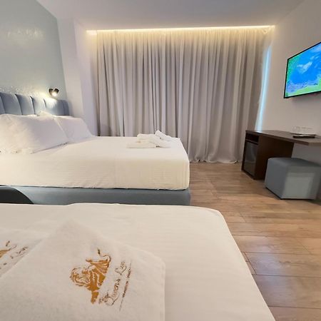 The Queen'S Lion Premium Hotel ซารานเดอ ภายนอก รูปภาพ
