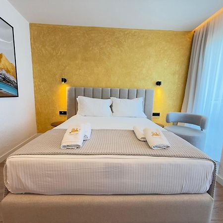 The Queen'S Lion Premium Hotel ซารานเดอ ภายนอก รูปภาพ