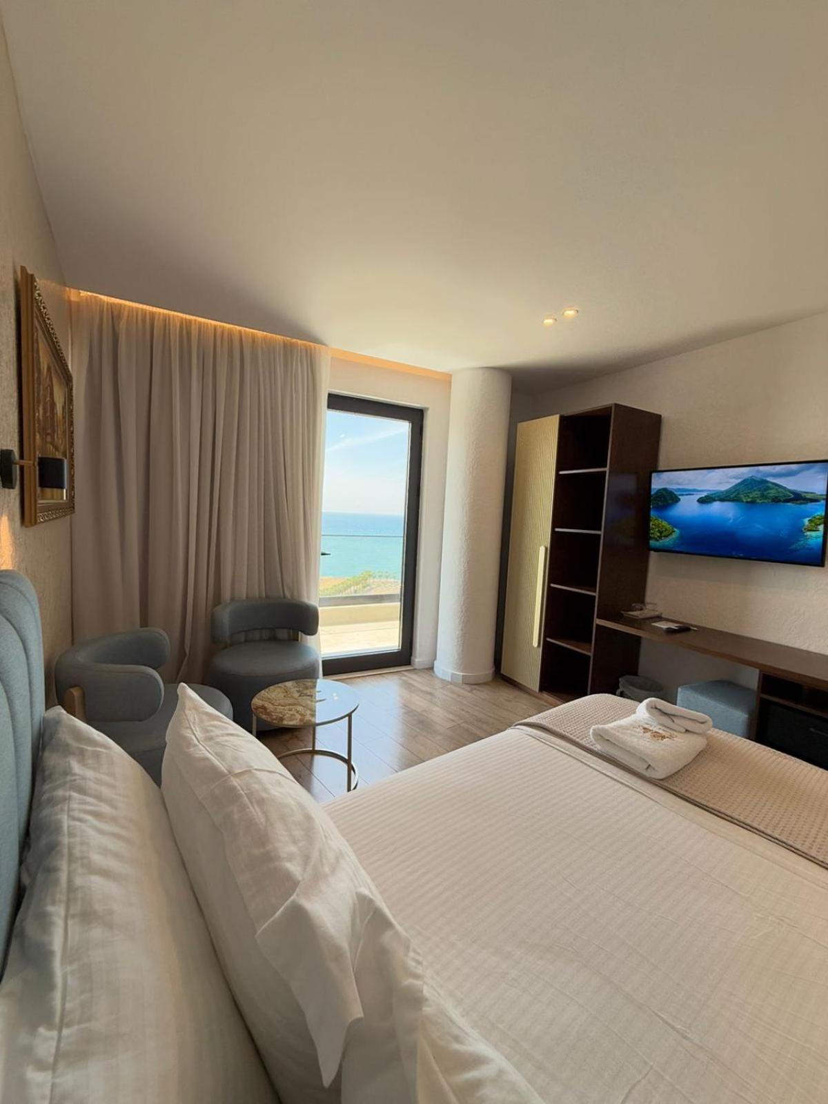 The Queen'S Lion Premium Hotel ซารานเดอ ภายนอก รูปภาพ