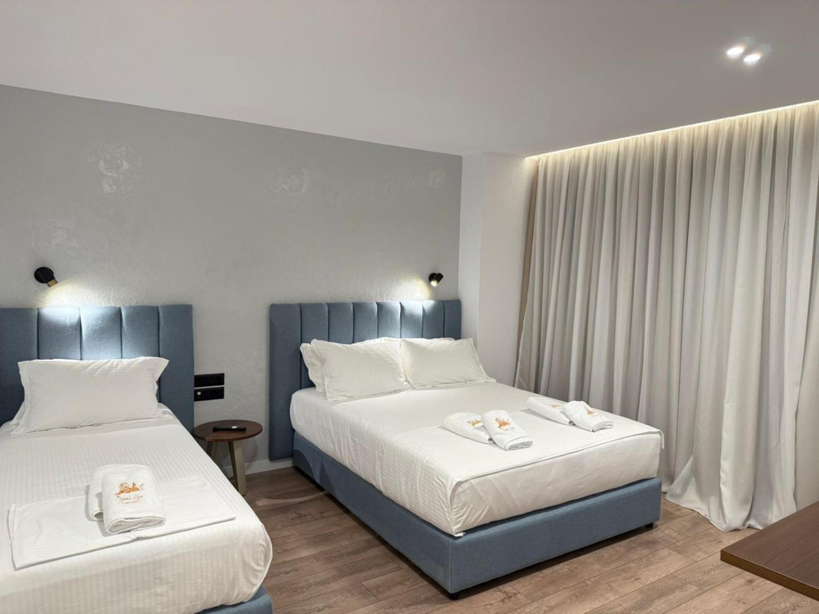 The Queen'S Lion Premium Hotel ซารานเดอ ภายนอก รูปภาพ
