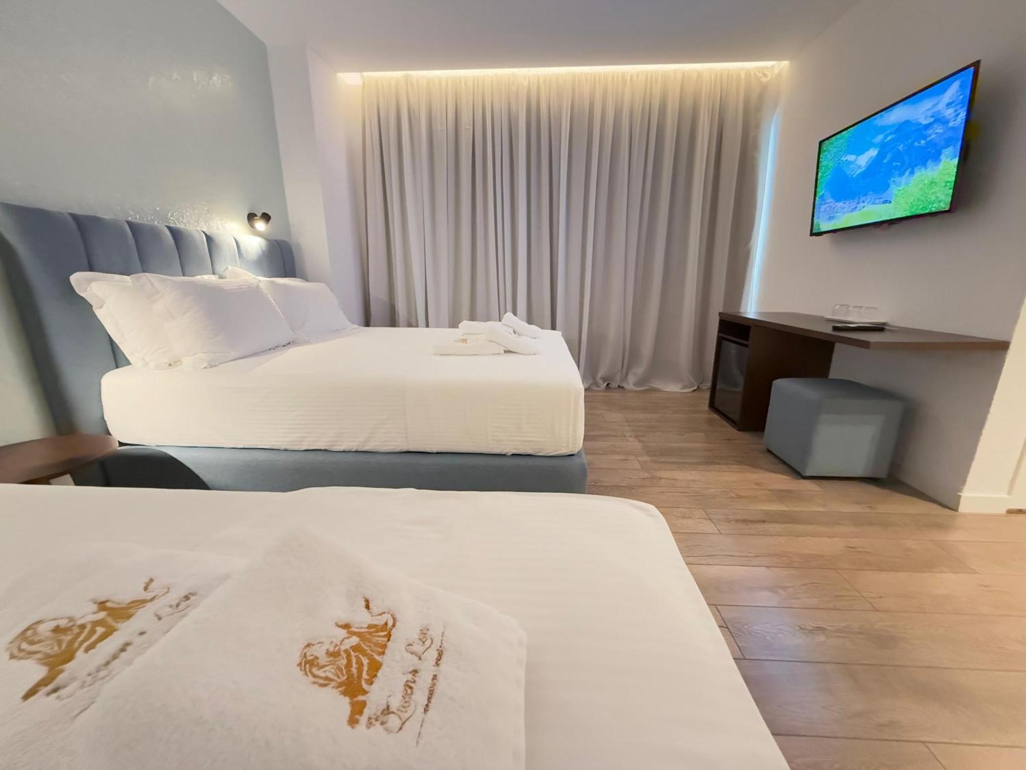 The Queen'S Lion Premium Hotel ซารานเดอ ภายนอก รูปภาพ